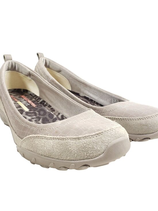 Skechers Womens Size 9 Relaxed Fit Slip-On Shoes Beige Leather Comfort Insole - Picture 1 of 9